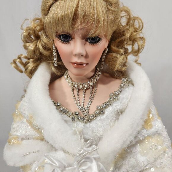 Danbury Mint 26" Beautiful Bride Doll "Winter Bliss" by Rustie Special Edition - Picture 6 of 6